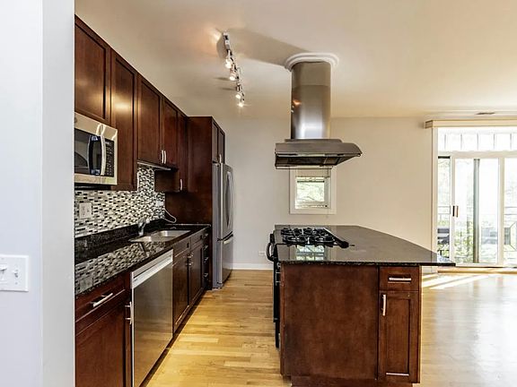 5th image of 2736 W Montrose Ave APT 2E