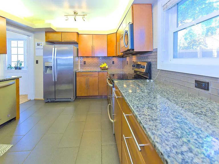 1027 W 29th Ave — Photo 26