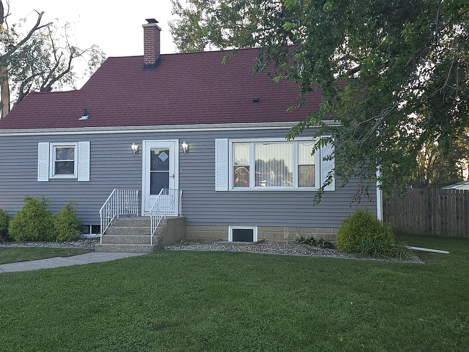 1313 N Main St