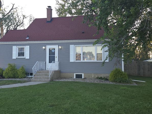 1313 N Main St, Crown Point, IN 46307 – 3-bedroom rental in Crown Point