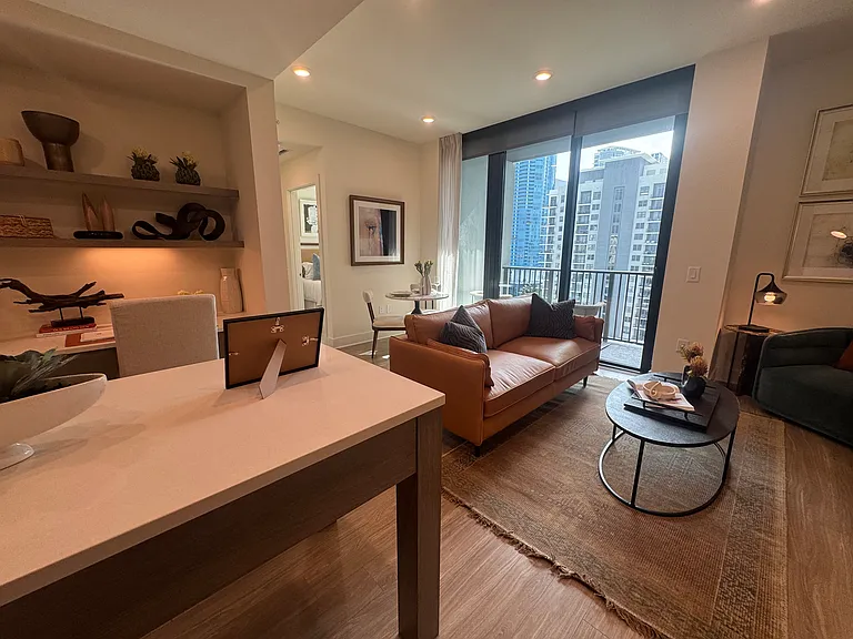 512 SW 4th Ave #A — Photo 3