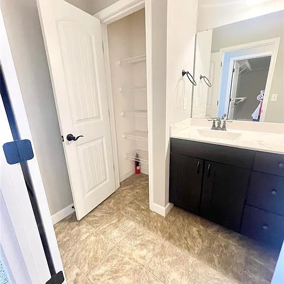 805 Bluff Ridge Ln — Photo 15
