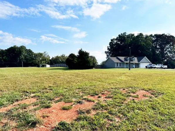 101 Bill St, Piney Flats, TN 37686