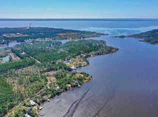 515 Holly Point Rd, Freeport, FL 32439