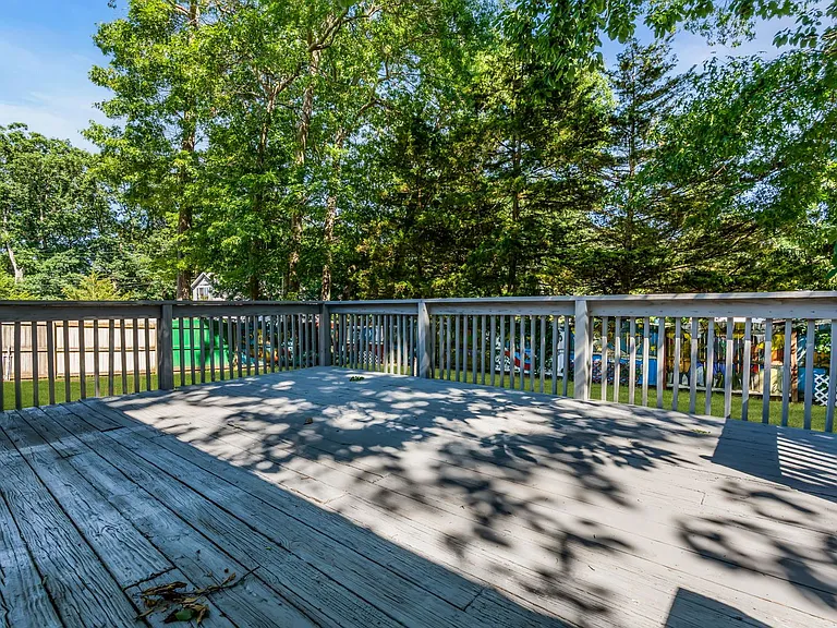 2556 Woodland Rd — Photo 34