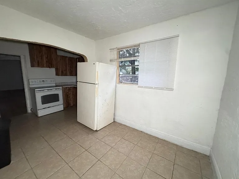 229 S Candler Ave — Photo 16
