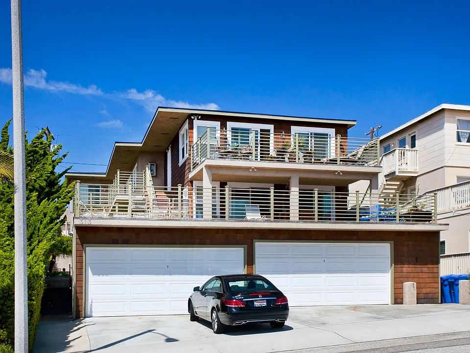 313 Avenue H