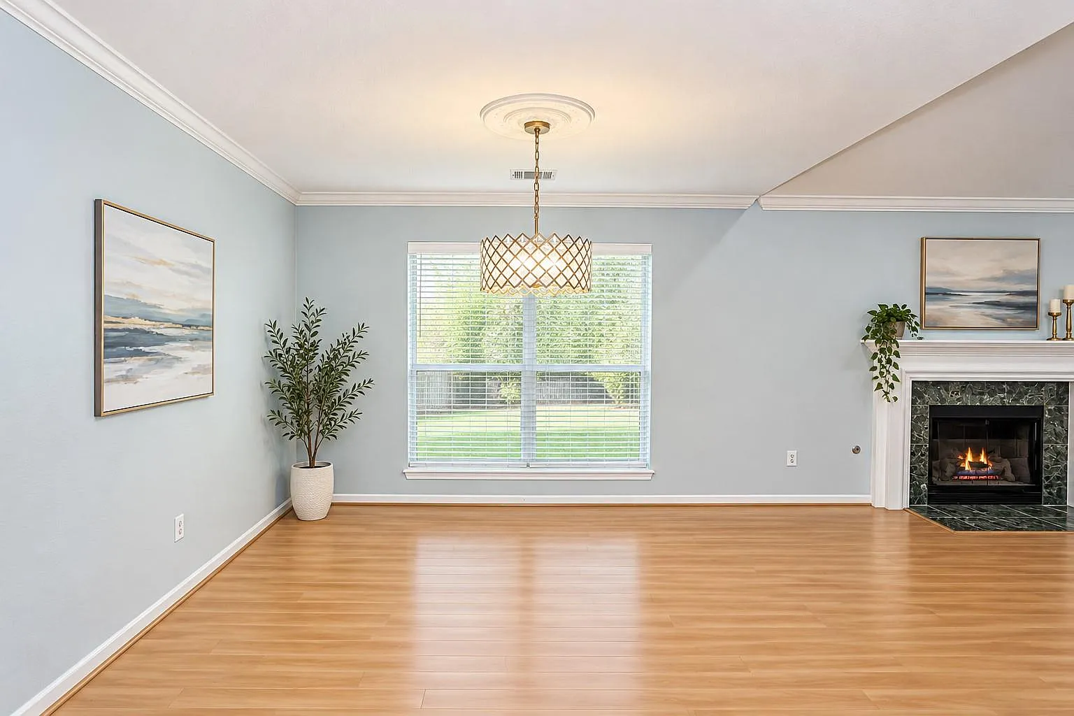 4 bed, 2.5 bath, 2408 sqft, $2,250 — Photo 3