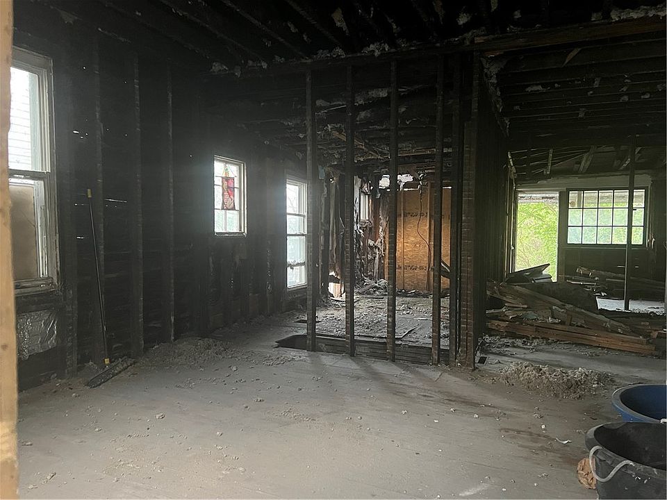 2nd image of 624 Forrest St
