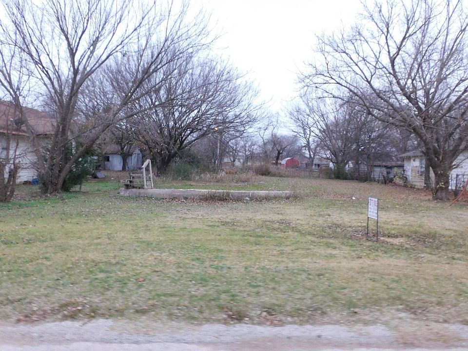 2nd image of 209 S Montie Ave