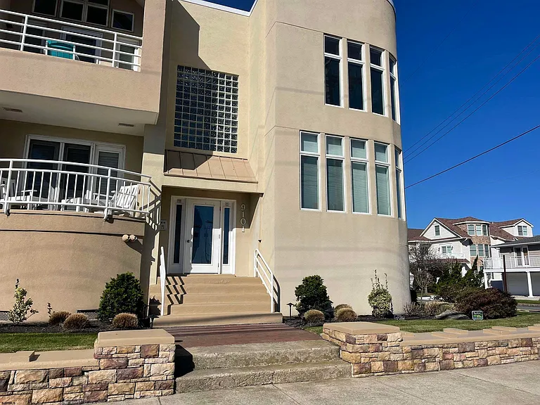 9101 Atlantic Ave #101 — Photo 16