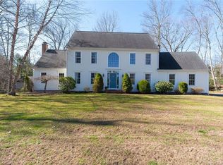 2 Lomartra Ln, Branford, CT 06405