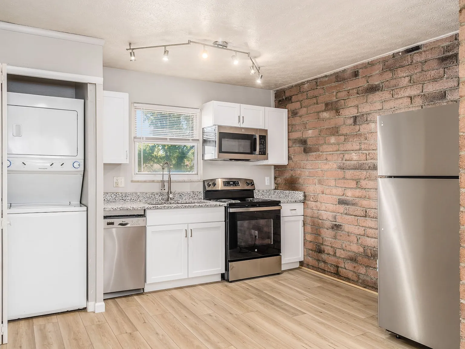2 bed, 850 sqft, $1,150 — Photo 3