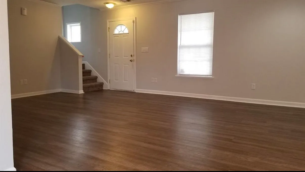 3 bed, 2.5 bath, 1150 sqft, $1,550 — Photo 2