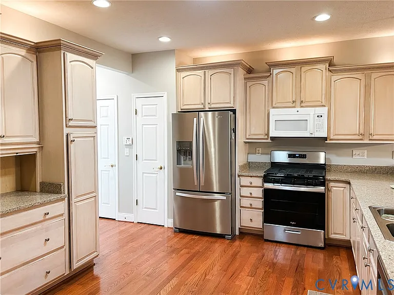 10317 Trellis Crossing Ln — Photo 4