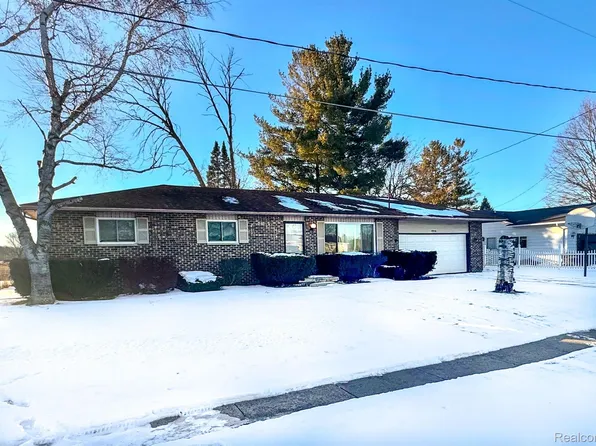 3930 Studor Rd, Saginaw, MI 48601