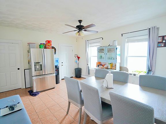 5th image of 109 Ferry St