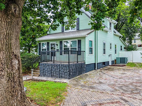 4th image of 345 Telford St