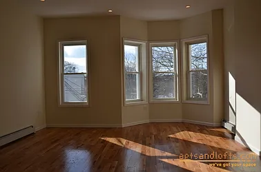 Rented by aptsandlofts.com