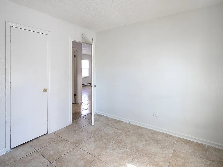 2718 Crescent Ln #D — Photo 3