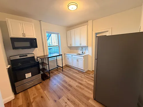 222 51st St Photo 1