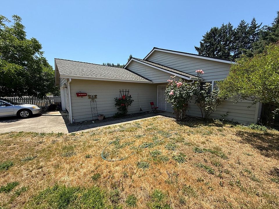 2nd image of 118 SE Wildwood Way