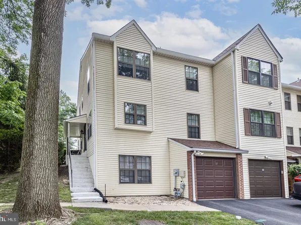 27 Pin Oak Ct, Lafayette Hill, PA 19444