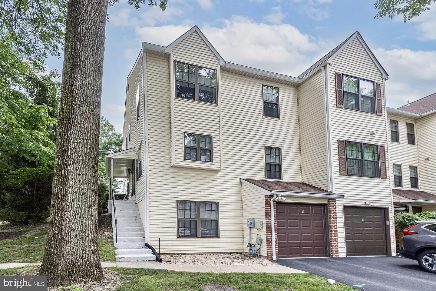 27 Pin Oak Ct photo 1
