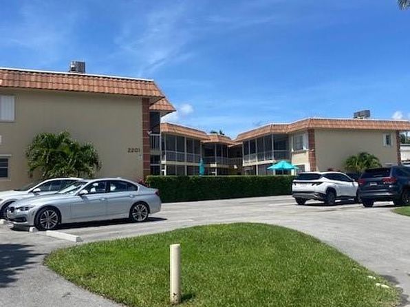 2201 SE 9th St APT 105
