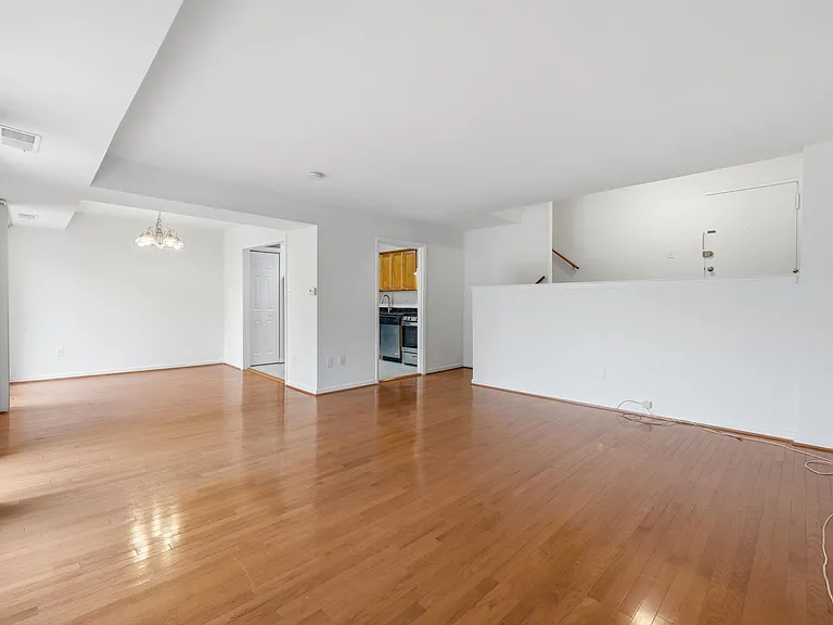 5578 Burnside Dr #5 — Photo 7