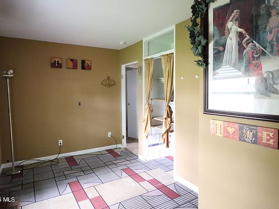 5th image of 1742 E Benwick Rd