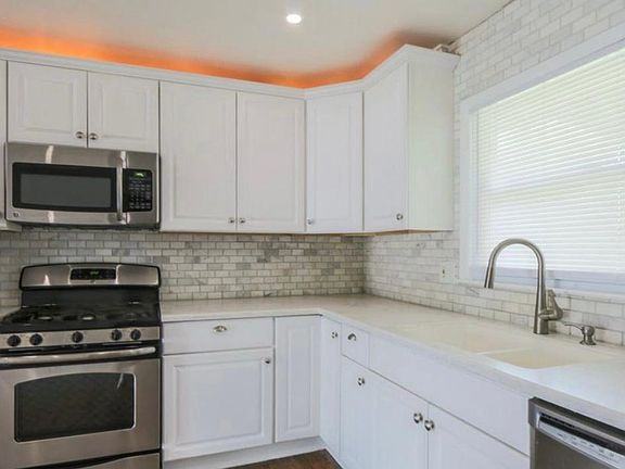 2nd image of 18305 E Hanthorn Dr