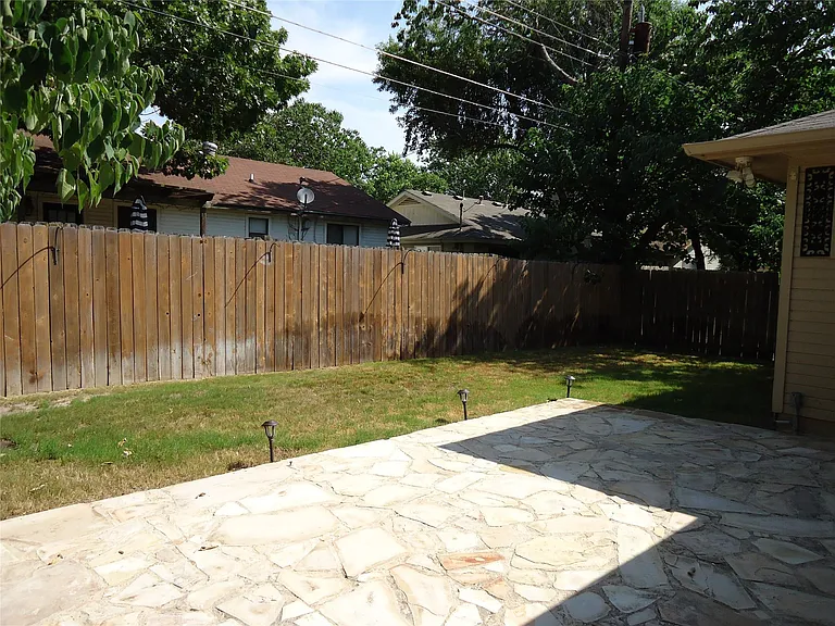 1404 Peachtree Valley Dr — Photo 16