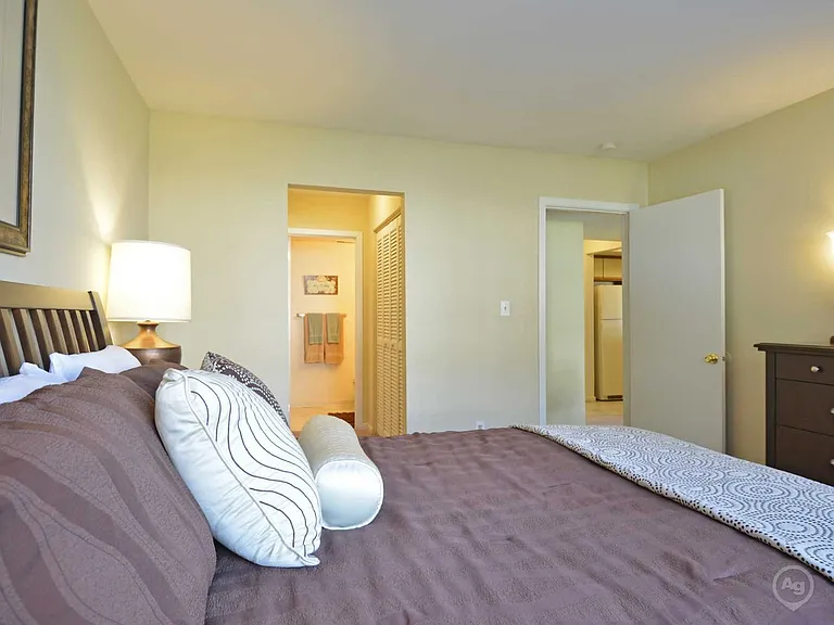 Valley Stream Village Apartments — Photo 43