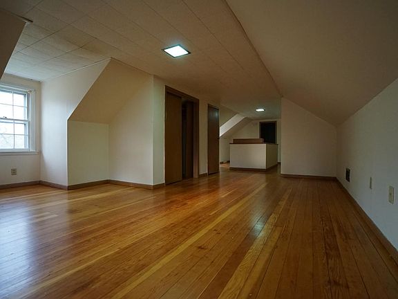 UP STAIRS Bedroom 40 x 16
