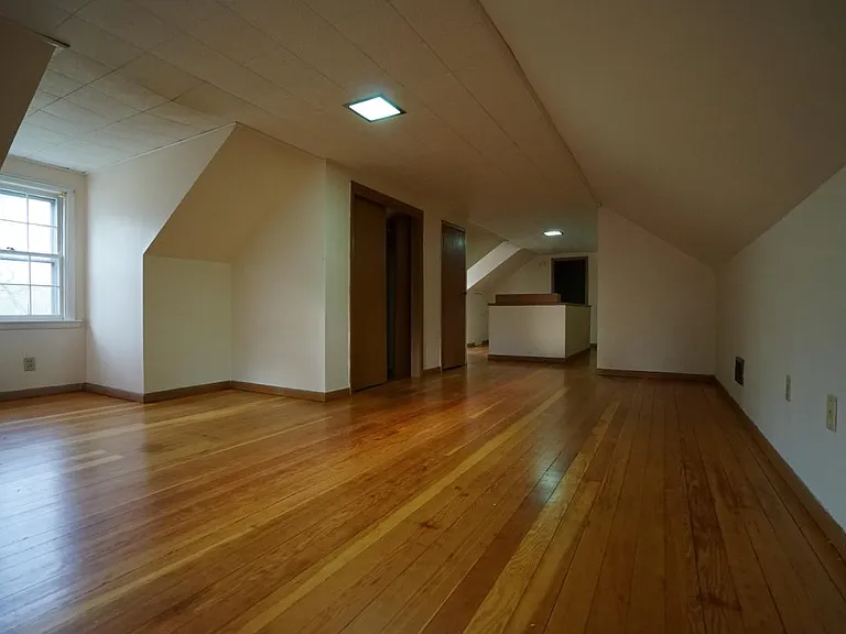 UP STAIRS Bedroom 40 x 16