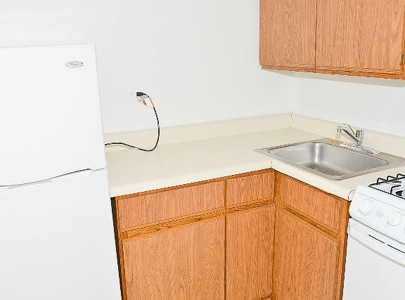 2nd image of 711 W Belmont Ave APT 209