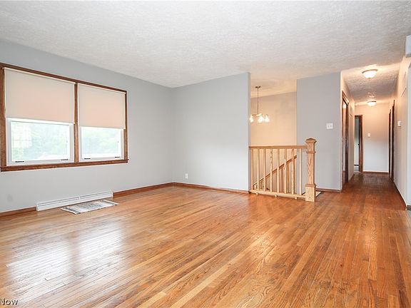 5th image of 135 Pine Ln