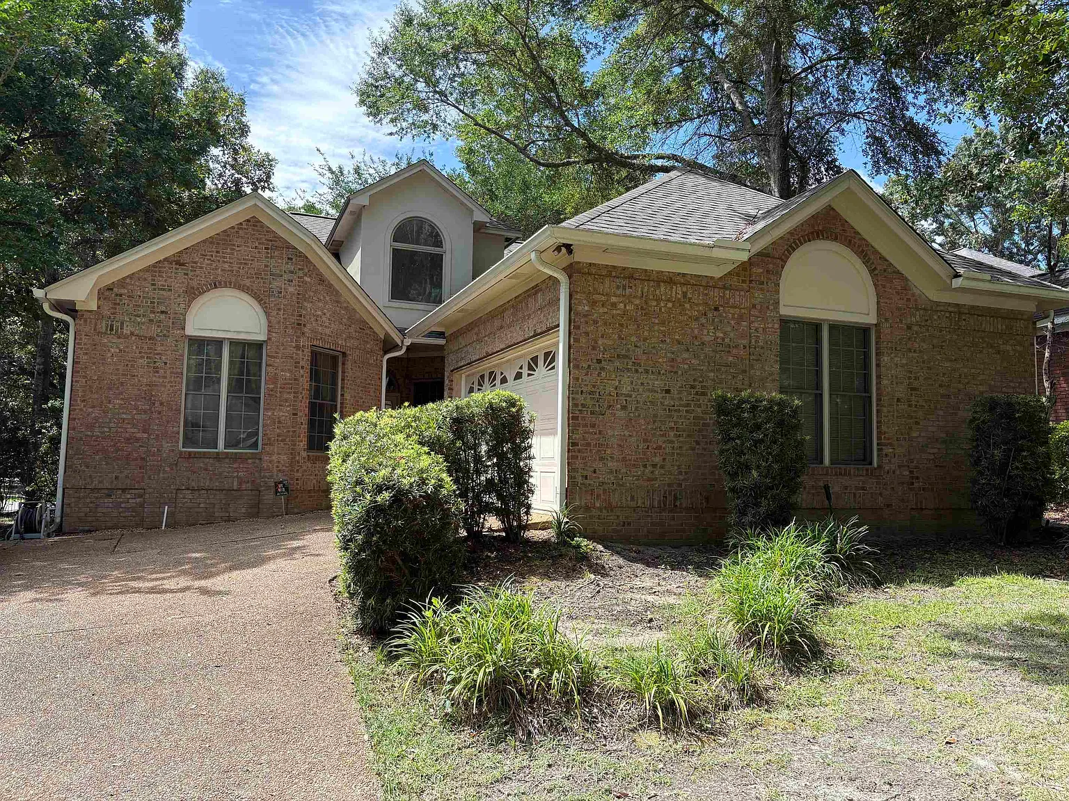 3 bed, 1983 sqft, $2,650 — Photo 2