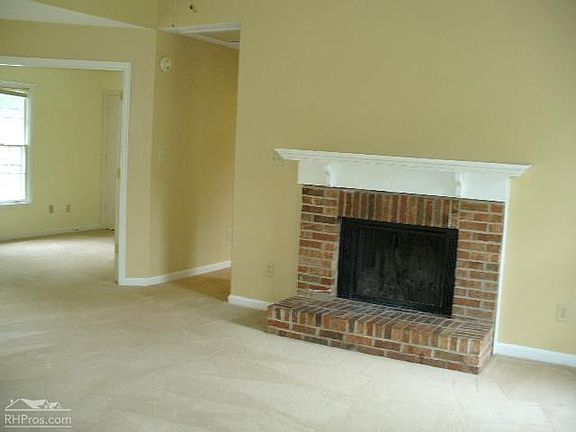 4th image of 623 Riverview Dr