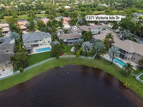 1371 Victoria Isle Dr, Weston, FL 33327