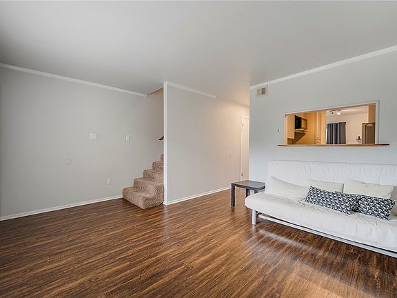 3rd image of 1902 Dartmouth St #6