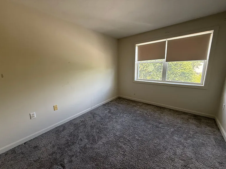 Pondsview Apartments — Photo 21