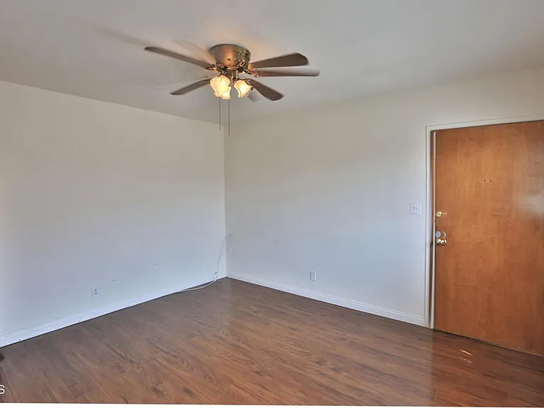 124 S Olive Ave #B — Photo 2