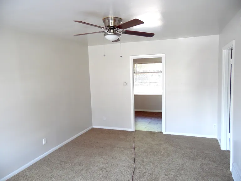 1006 Candice Ln — Photo 2