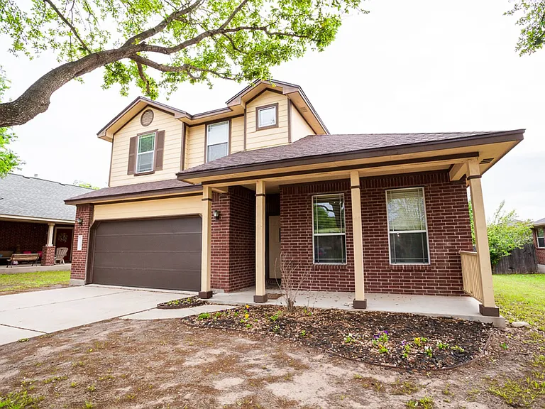 115 Brazos Ln — Photo 1