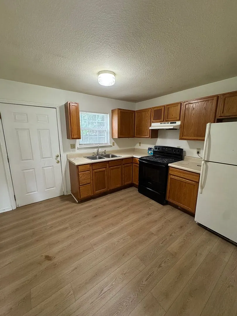 One Level Living - Single Family Home in Central Columbia 3BD/1BA — Photo 2