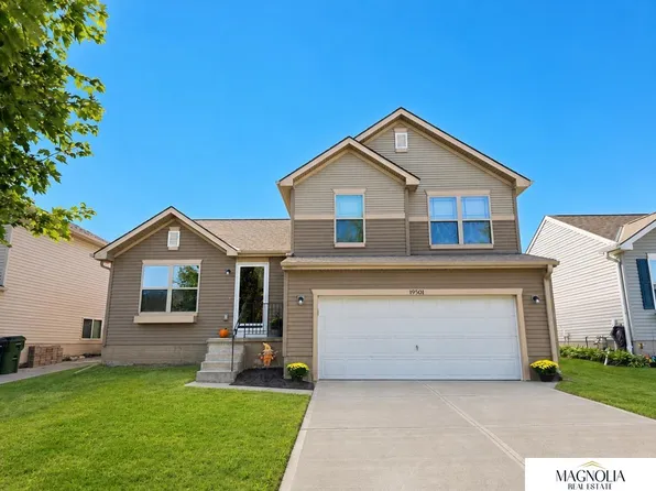 19501 T St, Omaha, NE 68135