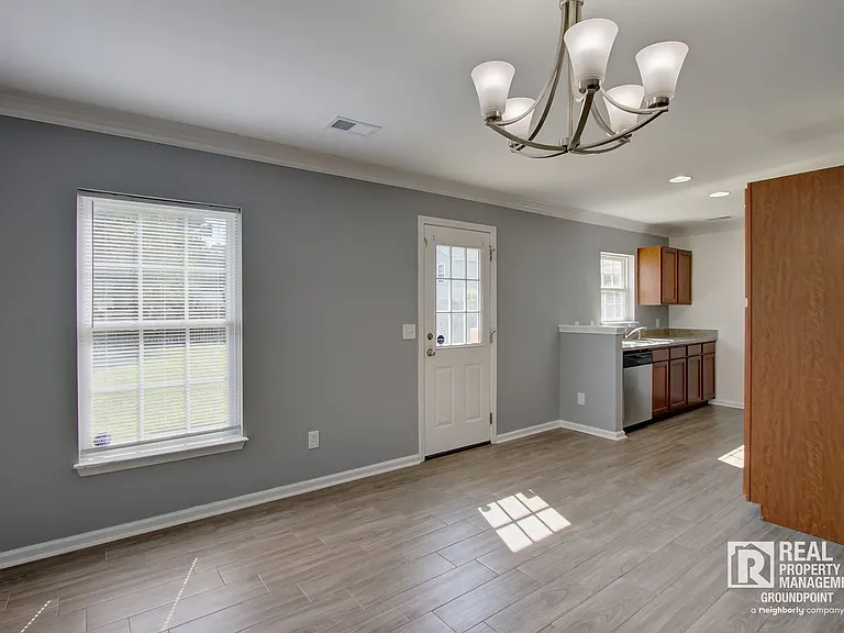 308 Briarbend Rd — Photo 7