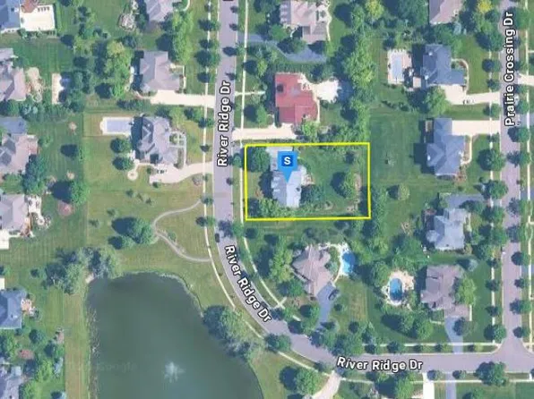 4040 River Ridge Dr, Saint Charles, IL 60175